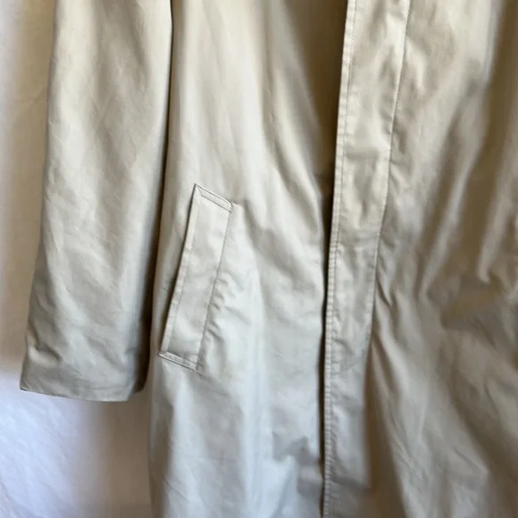 London Fog vintage classic beige coat with zip-in cold weather liner, 42 Reg